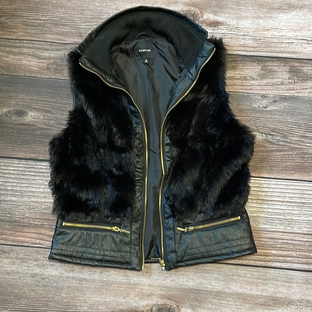 Faux Leather&Fur Vest!